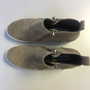 steve madden perforated wedgie